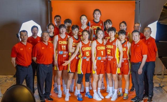 开云-中国女篮定妆照出炉！刘禹彤确定落选张子宇最抢眼